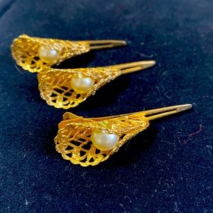 3 Vintage hair clips